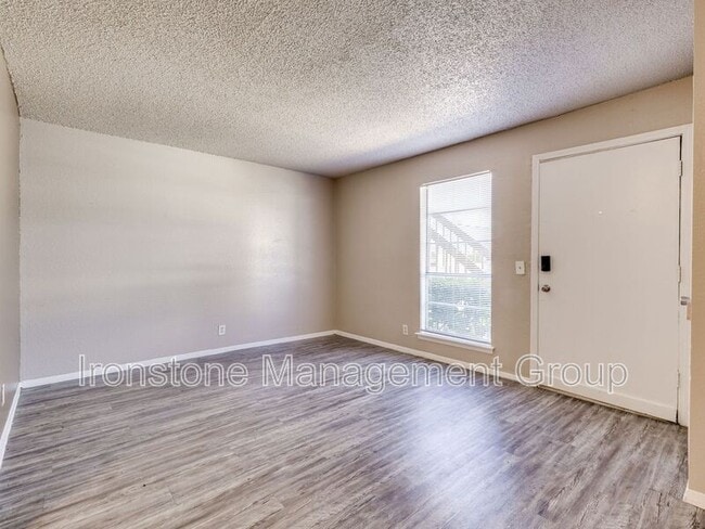 Building Photo - 4657 S Darlington Ave