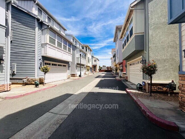 Building Photo - 2609 Willow Pass Rd