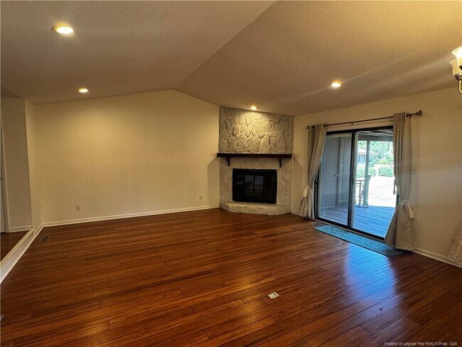 Building Photo - 6739 Irongate Dr