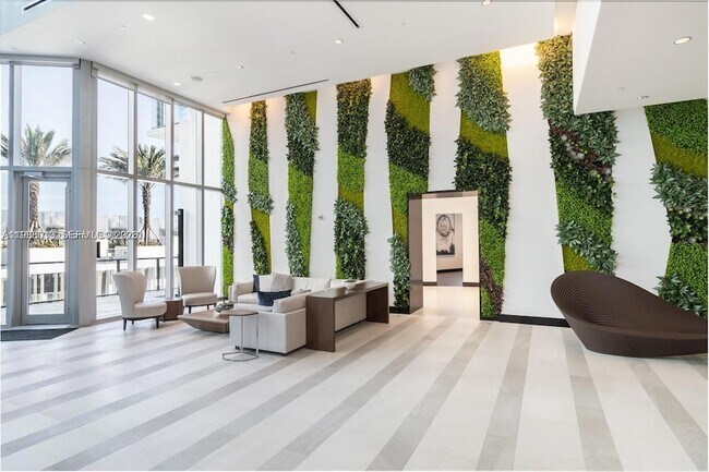 Building Photo - 851 NE 1st Ave