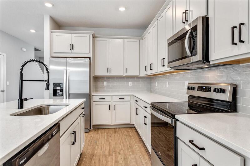 Building Photo - 637 Bayhawk St