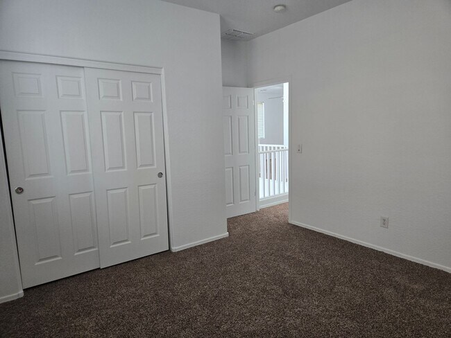 Building Photo - Spacious 4 bed, 3 full bath home in New Ri...