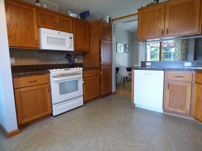 Bright, open kitchen with all appliances included. - 8475 168th St W