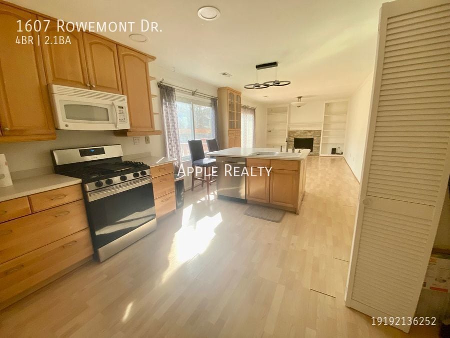 Building Photo - 1607 Rowemont Dr