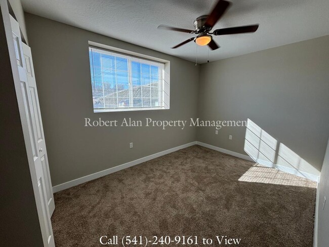 Building Photo - 2601 SW Hailey Ave