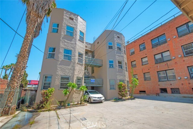 Building Photo - 251 N Kenmore Ave