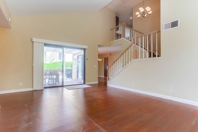 Building Photo - Charming Two Story 3 BR Home Available Mid June!