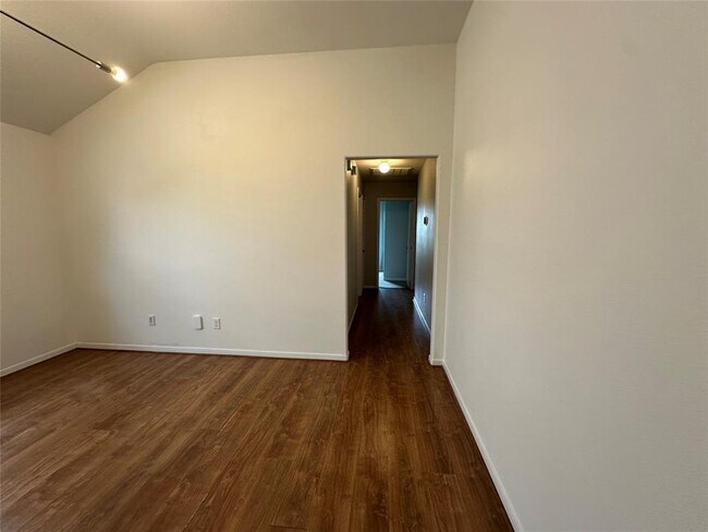 Building Photo - 4918 Fair Oak Dale Ln