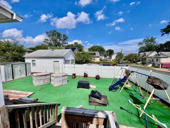 Building Photo - 52 Marconi Ave