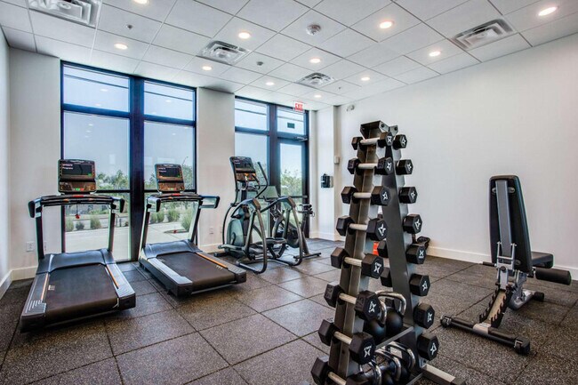 Building Photo - 2425 E Riverside Dr