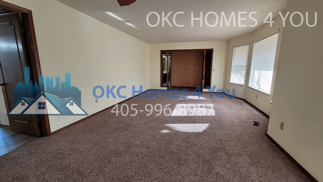 Building Photo - 3 Bed with Lake Hefner View