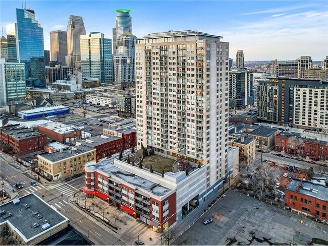 Building Photo - 929 Portland Ave