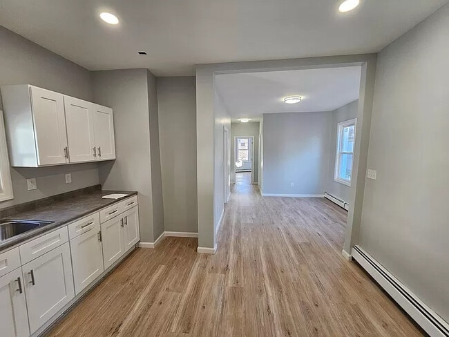 Primary Photo - 206 Lawrence St