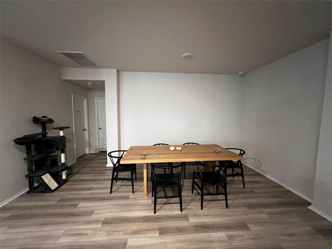 Building Photo - 1009 Marvin Wy