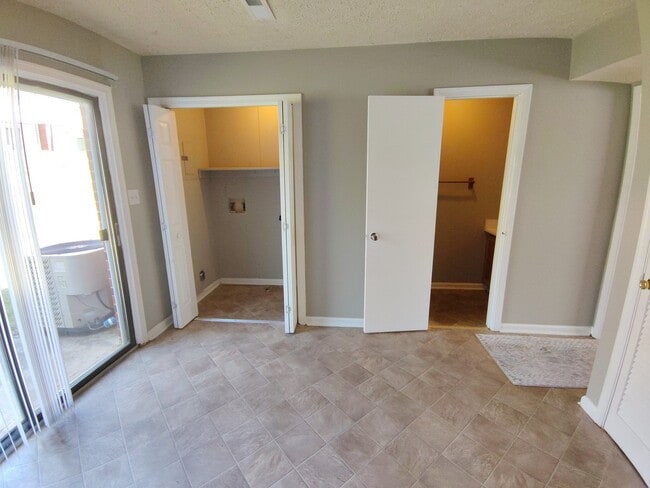 Building Photo - 61 Ferguson Dr