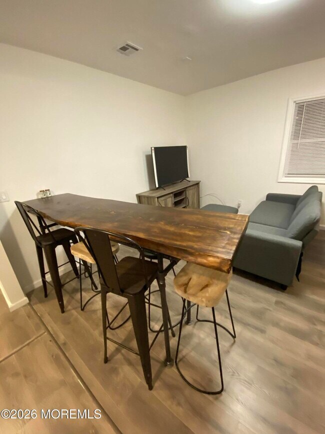 Building Photo - 95 Cooper Ave