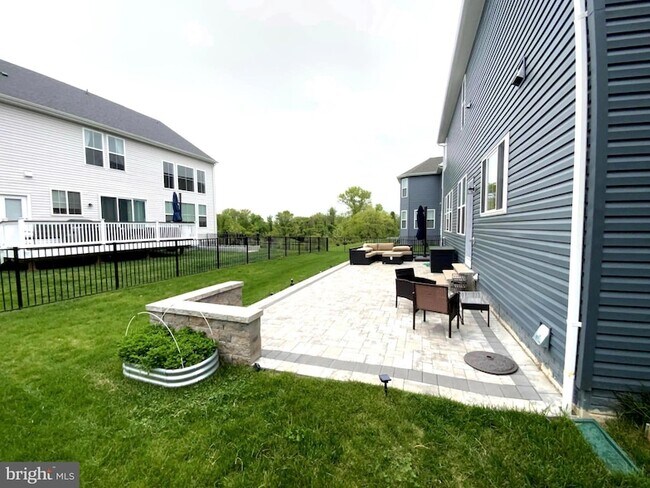 Building Photo - 5763 Hawk Ridge Rd