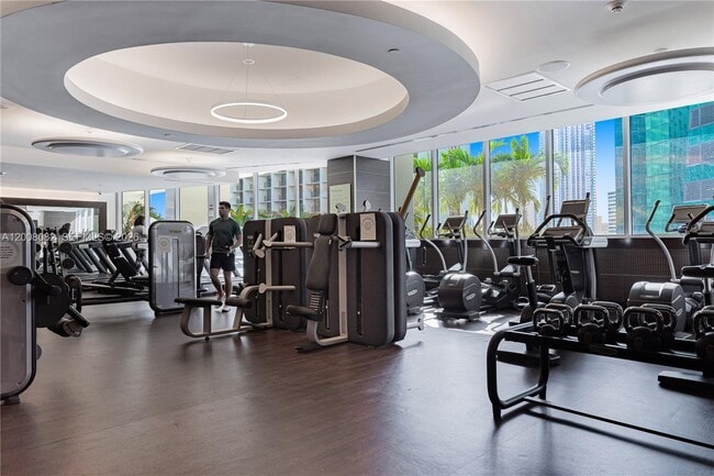 Building Photo - 200 Biscayne Blvd Way