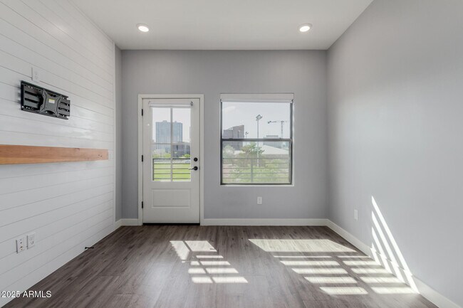 Building Photo - 475 N 9th St