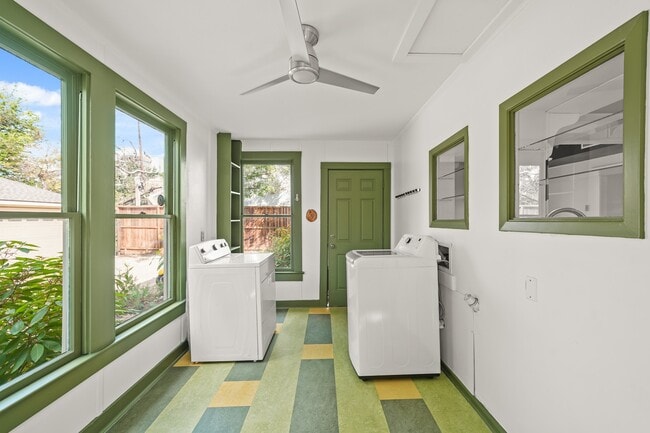 Building Photo - 406 Sul Ross St