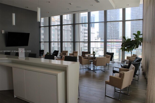 Building Photo - 1100S S Miami Ave