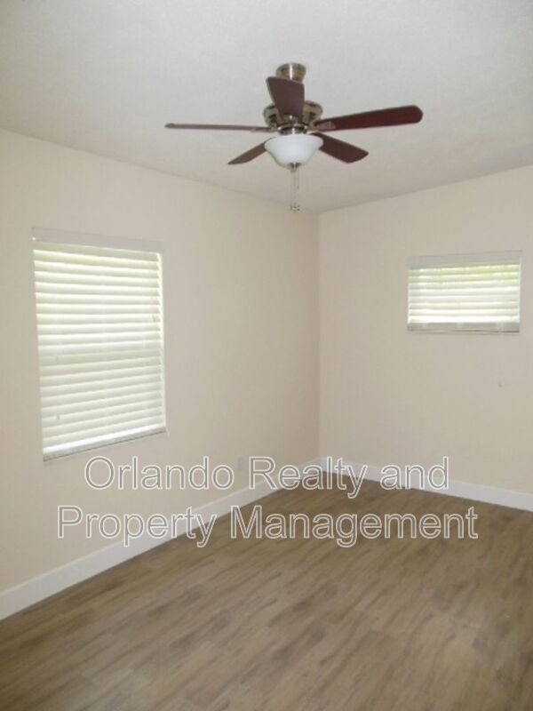 Building Photo - 404 Oakhurst St