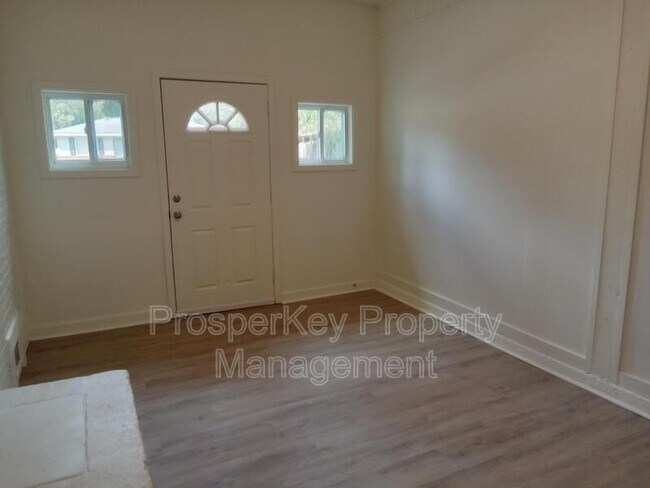 Building Photo - 2836 Knox St
