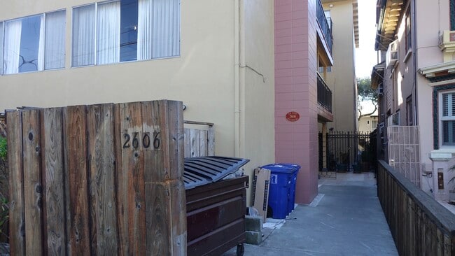 Building Photo - 2606 Benvenue Ave