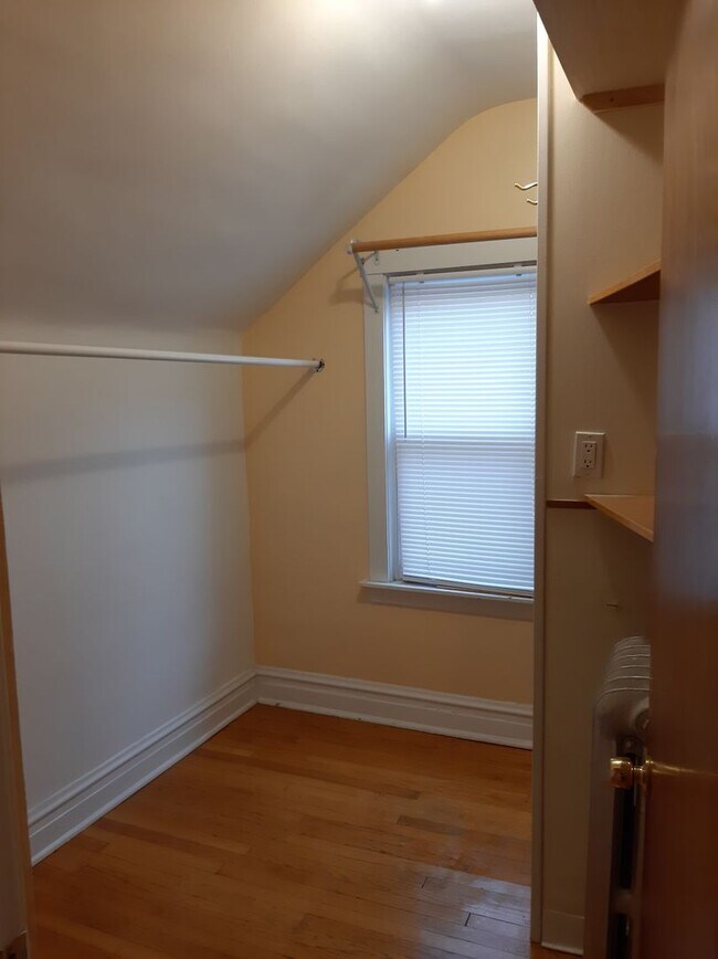 Building Photo - 5622 N Mango Ave