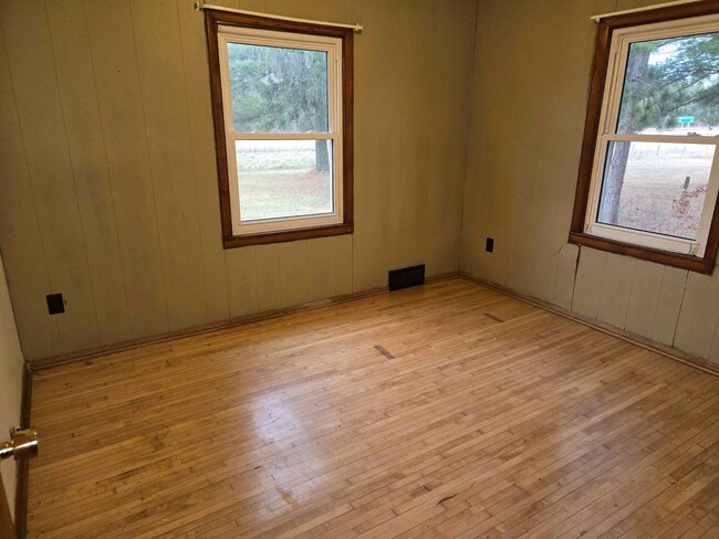 Building Photo - $1395|4Bd 1Ba| S7953 Hwy 93| Available Now!