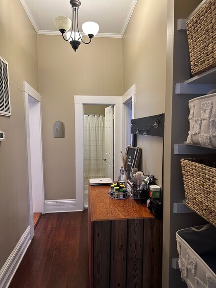 Building Photo - 112 E Church St