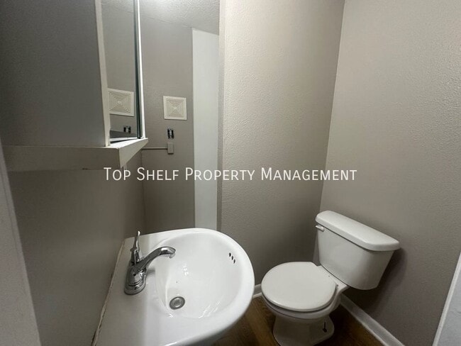 Building Photo - 7507 SW 12th St