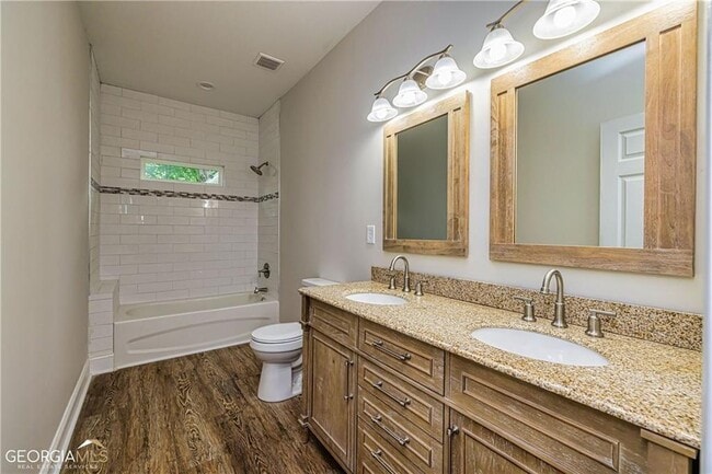 Building Photo - 106 Maple St