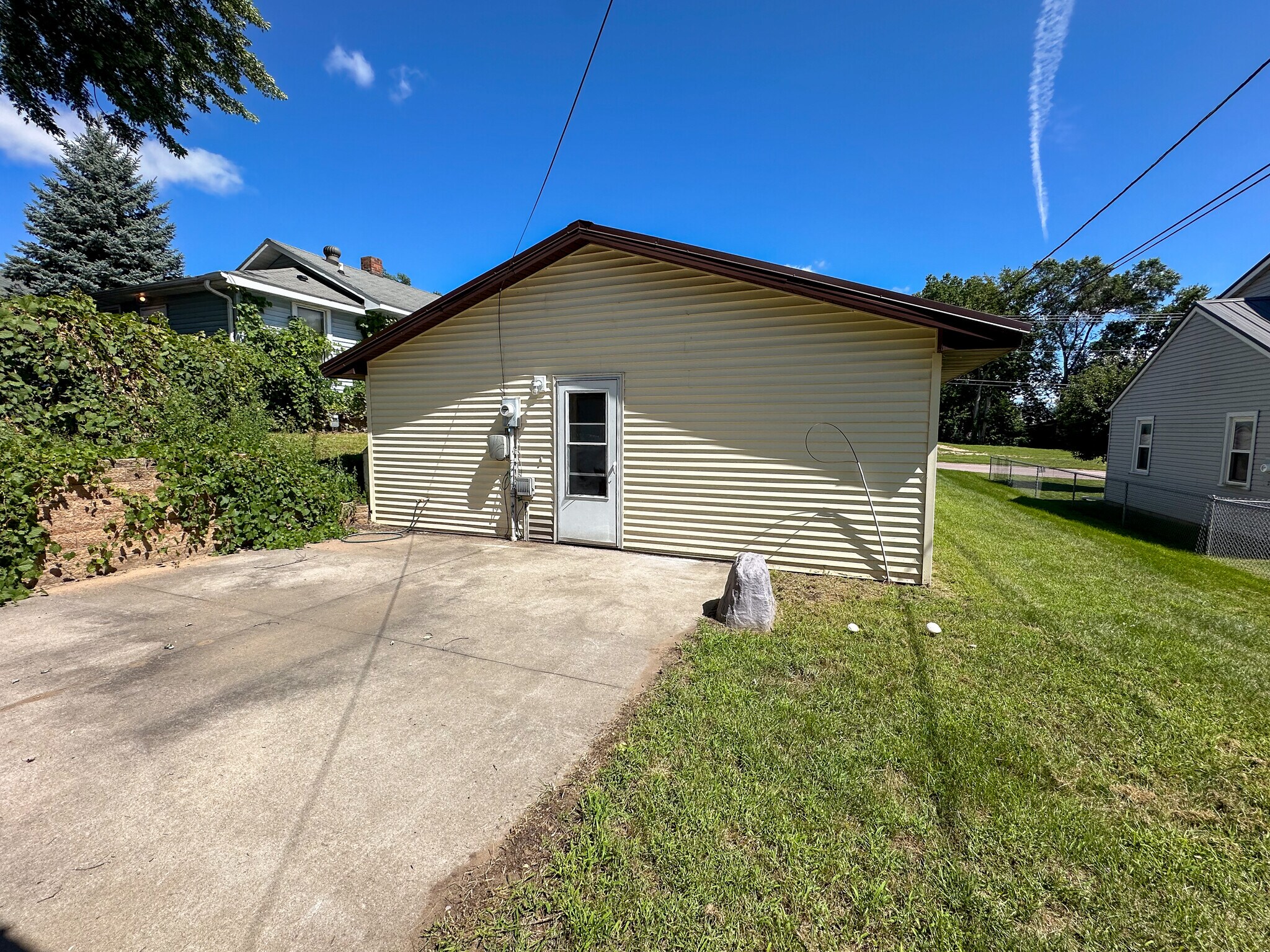 Building Photo - 1317 La Crescent St