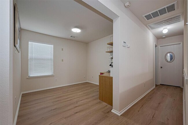 Building Photo - 8435 Westknoll Ln