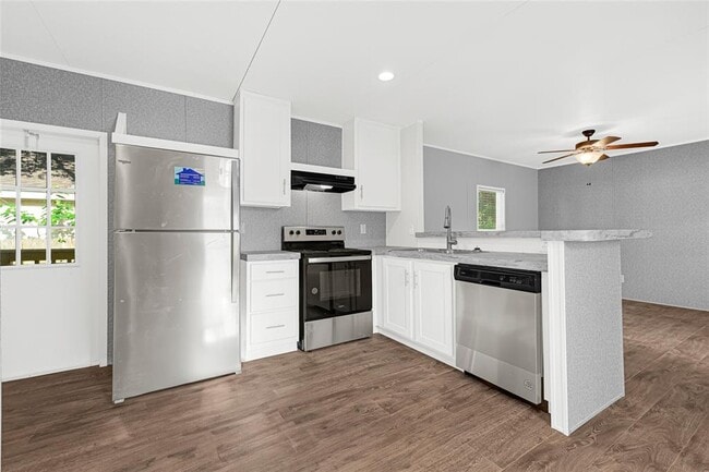 Building Photo - 113 Schilling Ave