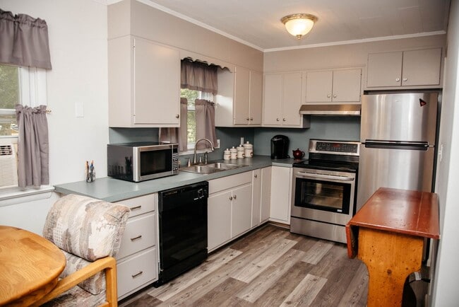 Building Photo - 7689 Dove Dr