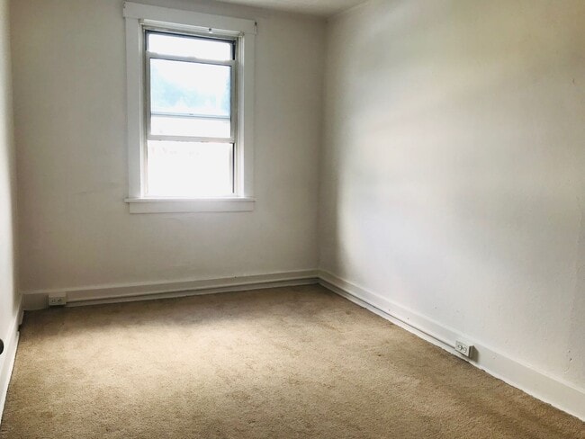 Building Photo - Available October 22, 2025, Lease will end...
