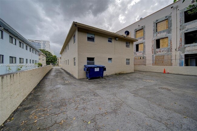 Building Photo - 427 SW 6th St