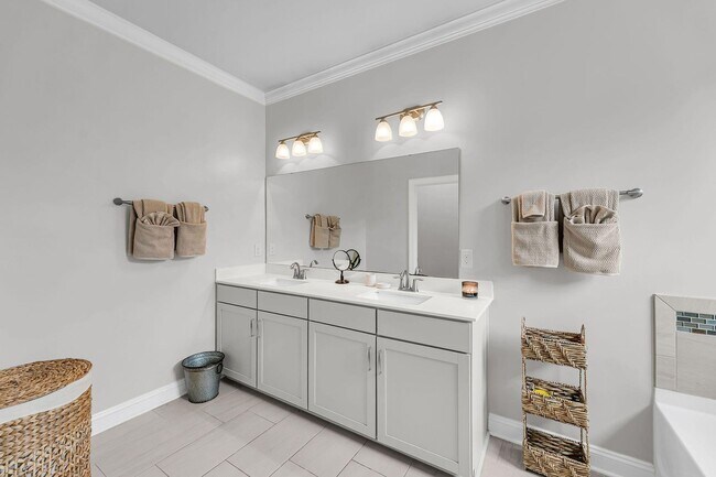 Building Photo - Beautiful 4BR/2.5BA Home in Highly Desirable Park West