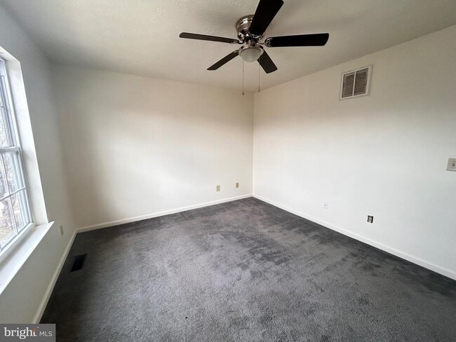 Building Photo - 209 Copperfield Ln