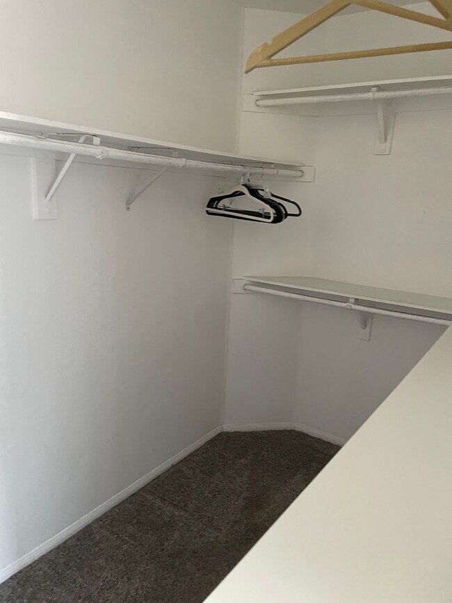 Building Photo - Lots of options