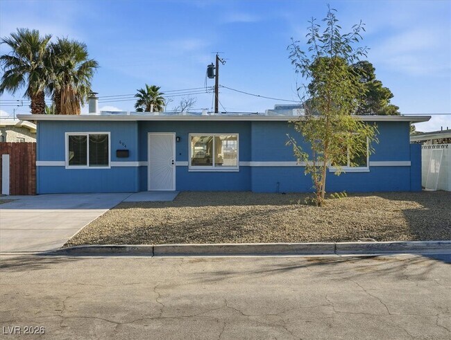 Building Photo - 604 Stanford St