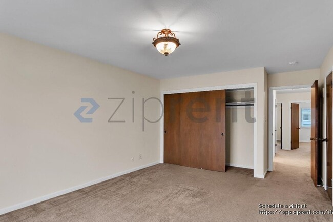 Building Photo - 280 Prague St