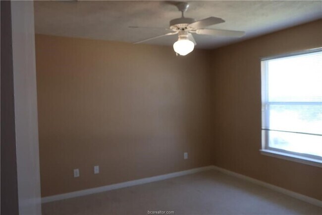 Building Photo - 4131 McFarland Dr