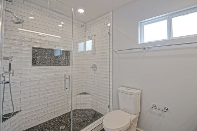 Building Photo - Beautifully Remodeled, Bright & Airy Home w/ Detached Bonus Room w/ Bath & 1-Car Garage, Front Ya...