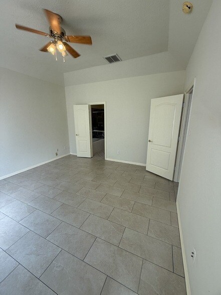 Building Photo - 5250 Sherilynn Dr
