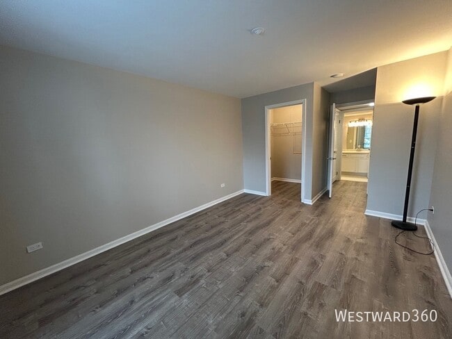 Building Photo - 5501 Carriage Way Dr