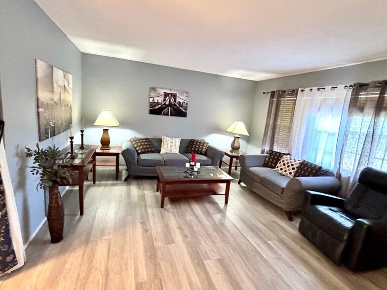 Building Photo - 2031 Dewey St