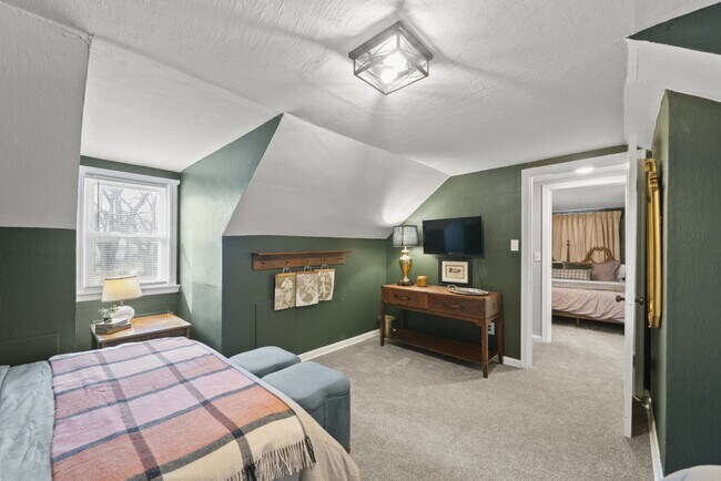 Building Photo - 1710 Hess Blvd